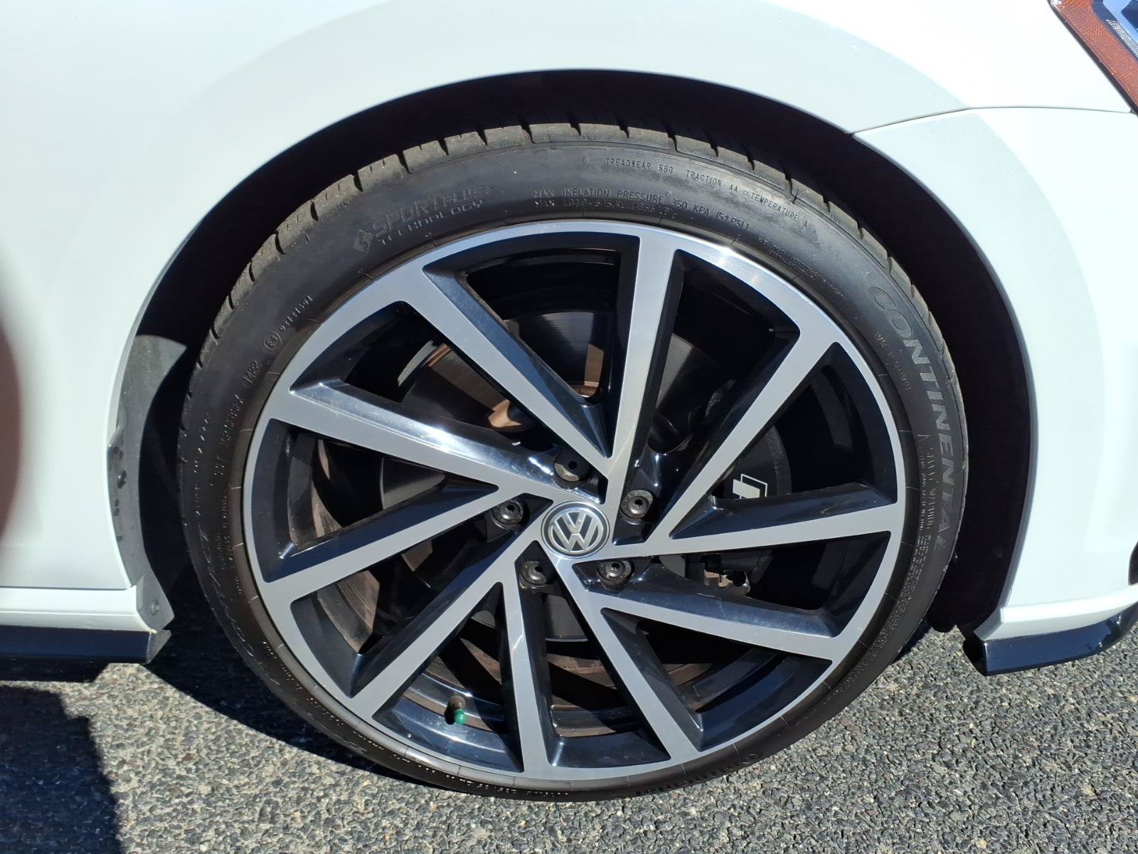 Used 2018 Volkswagen Golf R 4-Door AWD/4WD image 7