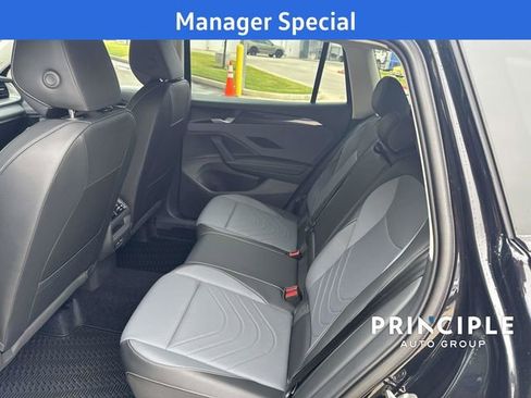 New 2025 Volkswagen Tiguan SE image 23