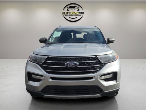 Used 2020 Ford Explorer XLT w/ Equipment Group 202A image 2