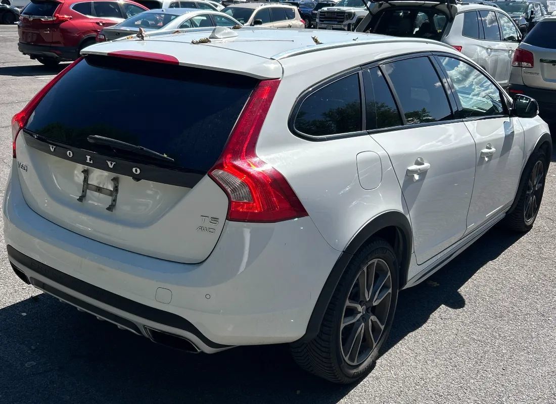 Used 2018 Volvo V60 T5 Cross Country AWD/4WD image 5