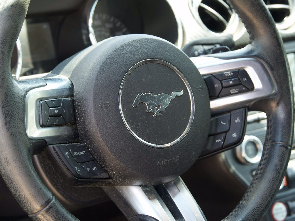 Used 2015 Ford Mustang Convertible RWD image 26