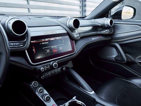 Used 2018 Ferrari GTC4Lusso T image 60