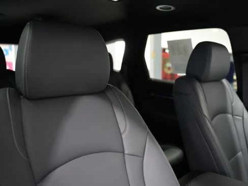 Used 2024 Buick Enclave Premium AWD/4WD image 25