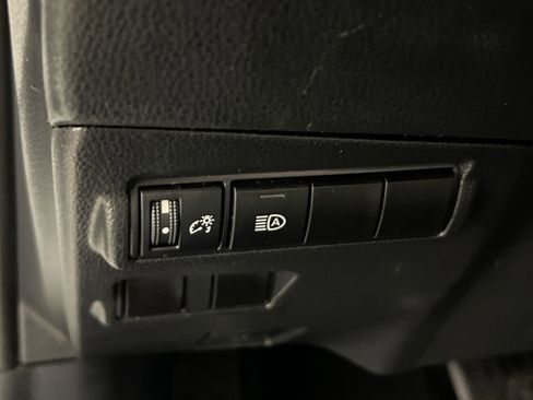 Used 2023 Toyota Corolla Cross XLE image 31