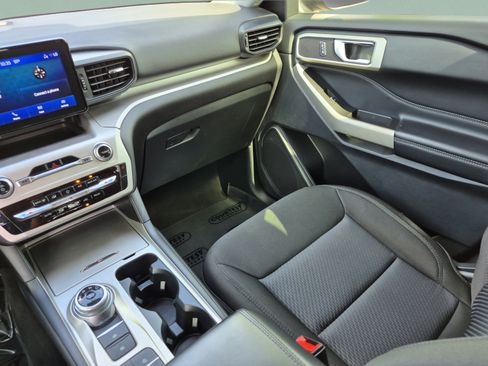 Certified 2022 Ford Explorer XLT RWD image 14