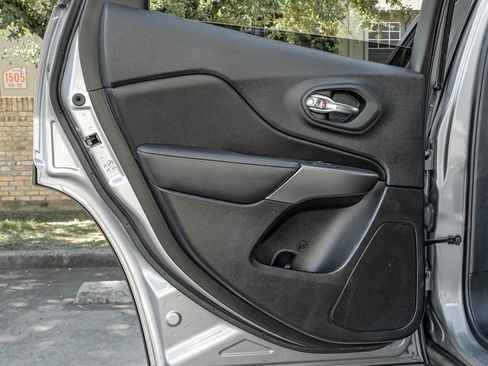 Used 2020 Jeep Cherokee Limited image 58