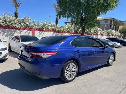 Used 2018 Toyota Camry XLE image 3
