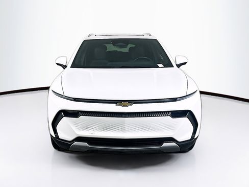 Used 2025 Chevrolet Equinox EV LT w/ Convenience Package image 2