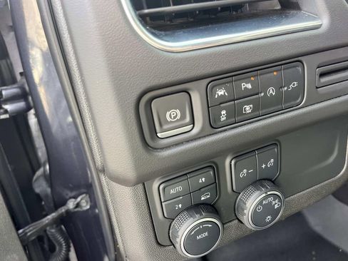 Used 2022 Chevrolet Suburban RST w/ Luxury Package image 31