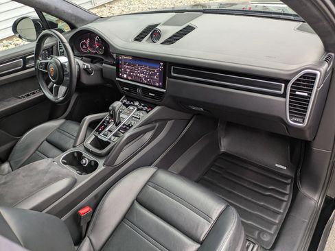 Used 2022 Porsche Cayenne GTS image 34