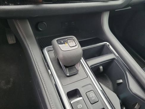 Used 2024 Nissan Pathfinder SV FWD image 24