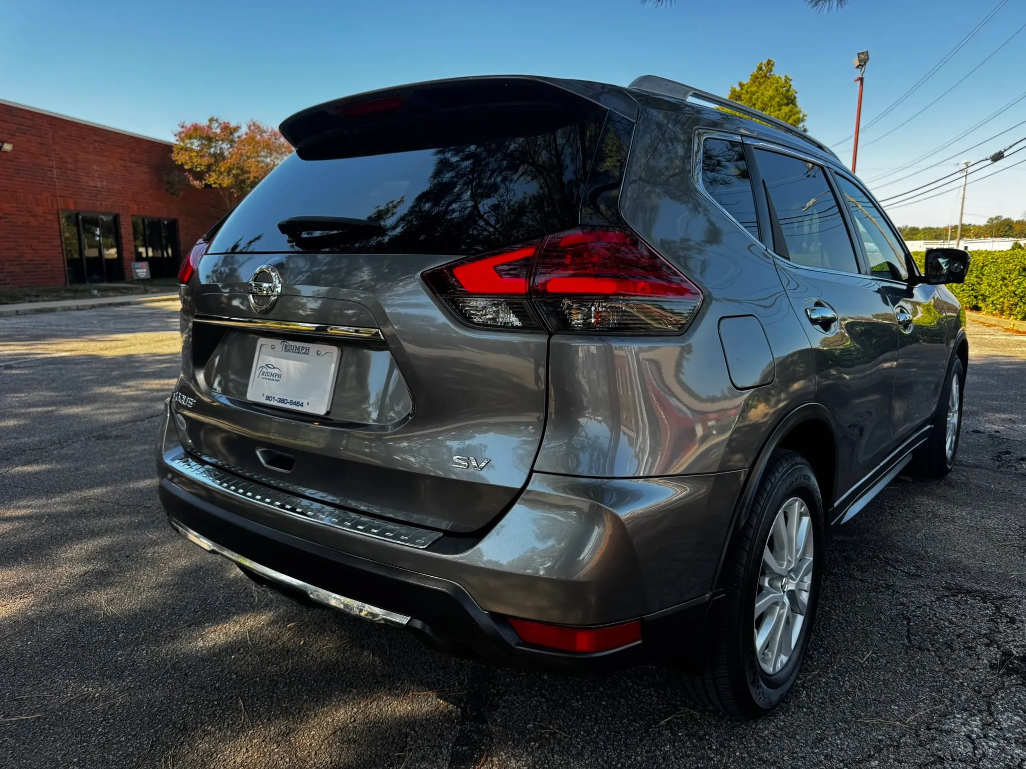 Used 2017 Nissan Rogue SV w/ SV Premium Package FWD image 4