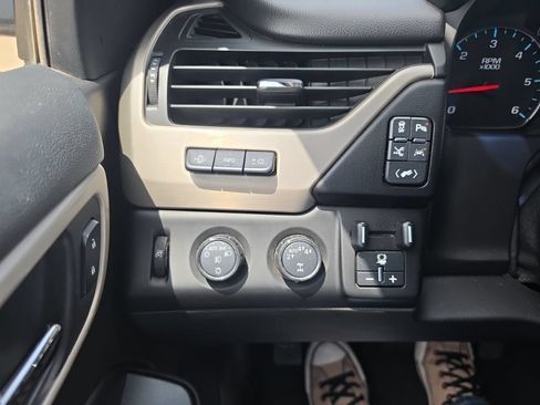 Used 2018 GMC Yukon XL Denali w/ Denali Ultimate Package AWD/4WD image 12