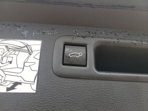 Used 2023 Toyota Highlander Limited FWD image 29