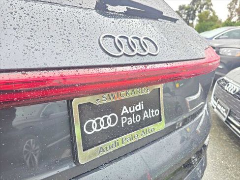 Used 2024 Audi Q8 e-tron Premium Plus w/ Premium Plus Package image 17