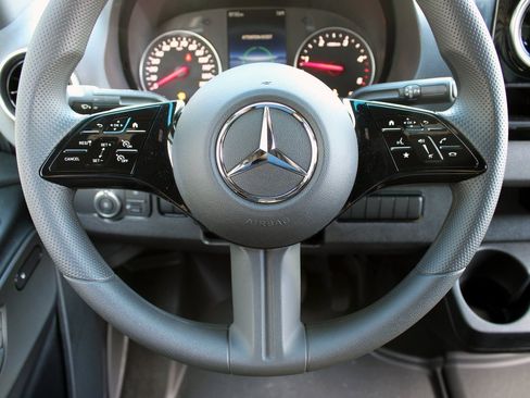 Used 2025 Mercedes-Benz Sprinter 2500 image 13