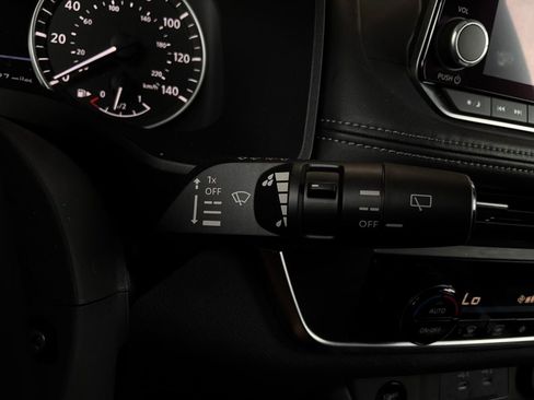 Used 2025 Nissan Rogue SV FWD image 36