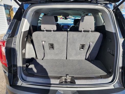 Used 2023 GMC Acadia SLE image 9