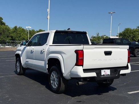 Used 2025 Toyota Tacoma 2WD Double Cab image 8