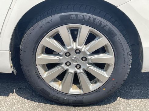 Used 2015 Toyota Sienna XLE w/ XLE Navigation Package AWD/4WD image 8