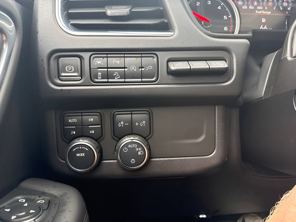 Used 2021 Chevrolet Suburban High Country AWD/4WD image 41