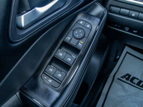 Used 2025 Nissan Rogue SV FWD image 12