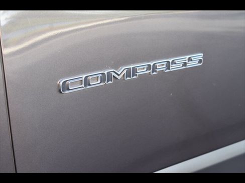 Used 2018 Jeep Compass Latitude FWD image 46