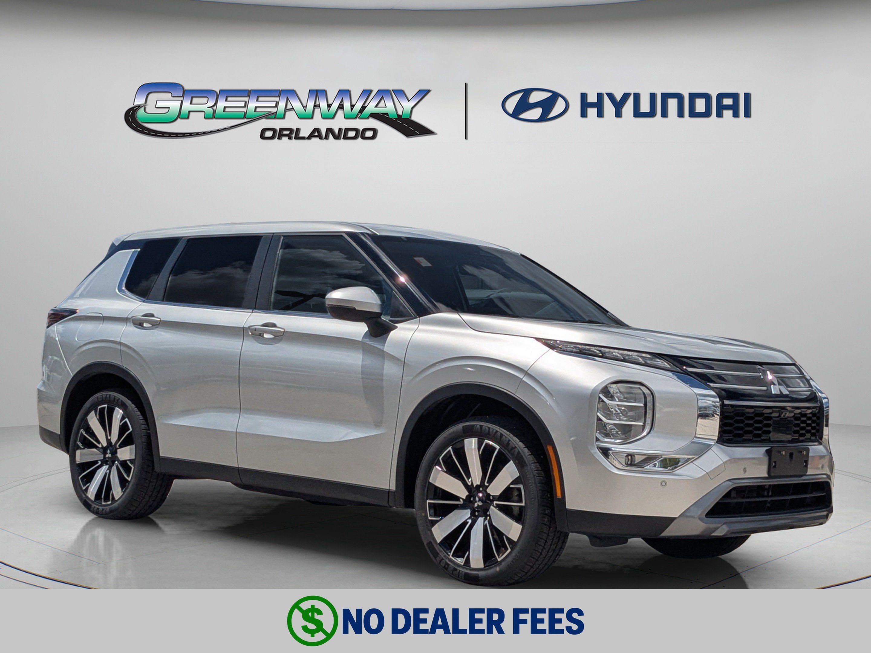 Used 2025 Mitsubishi Outlander SE FWD image 1