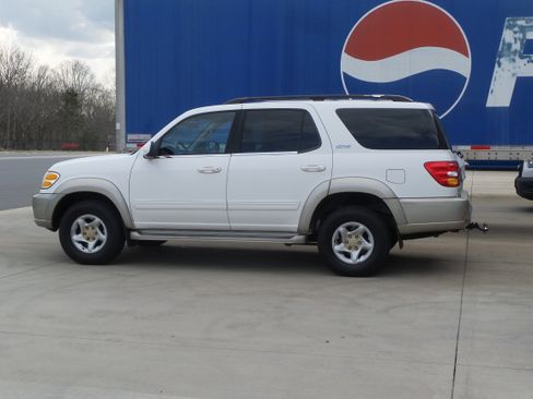 Used 2001 Toyota Sequoia SR5 image 3