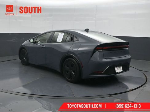 Used 2025 Toyota Prius LE FWD image 8