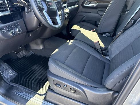 Used 2025 GMC Sierra 1500 Elevation image 34