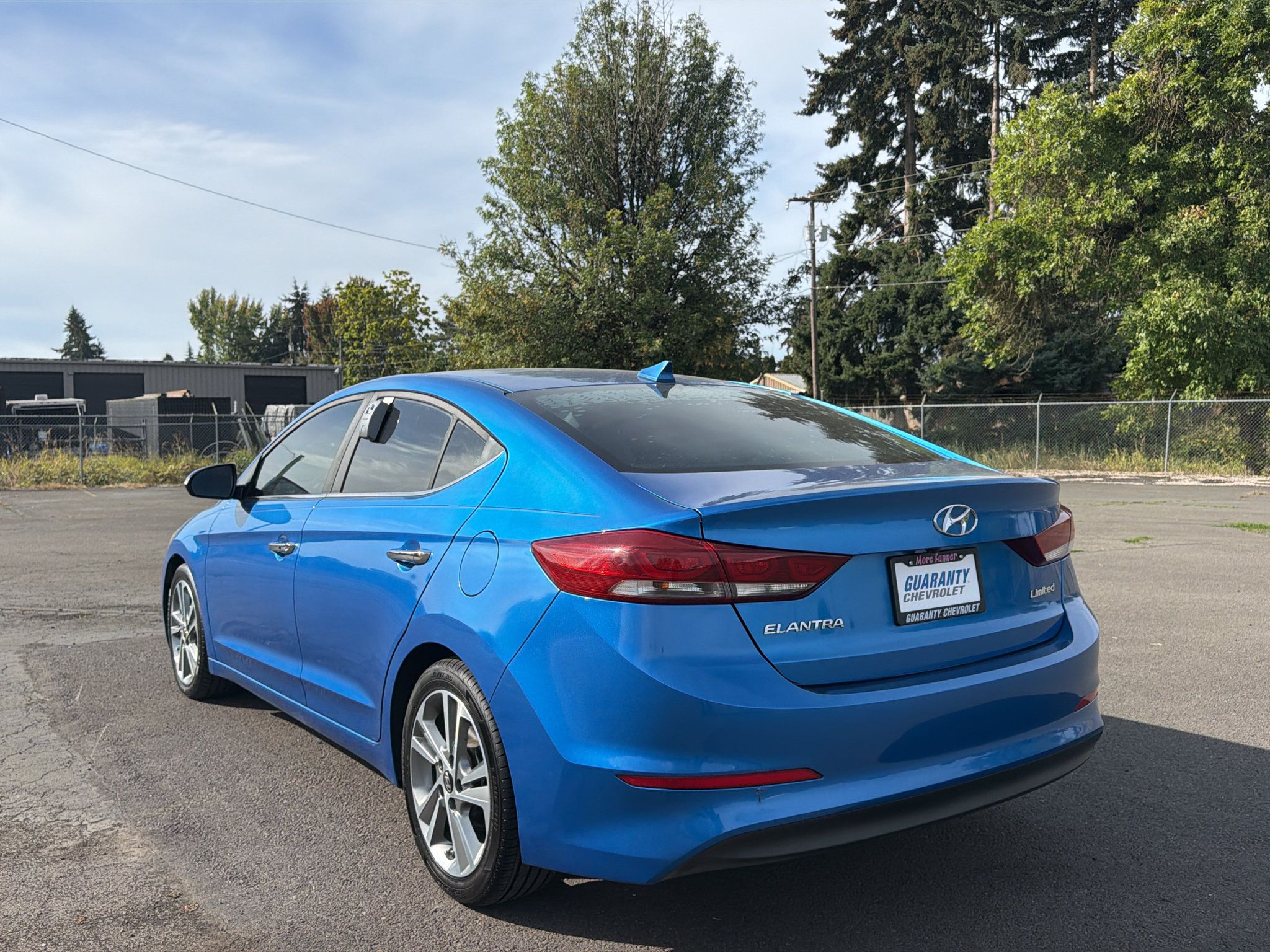 Used 2017 Hyundai Elantra Limited w/ Limited Tech Package 08 FWD image 9