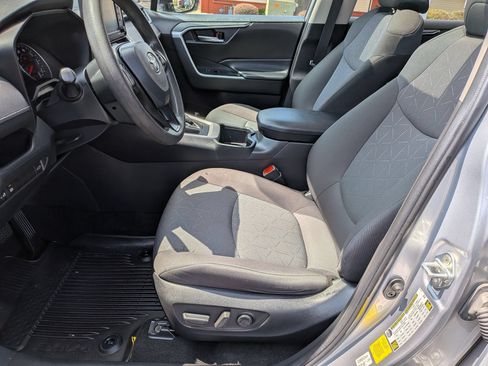Used 2022 Toyota RAV4 XLE w/ Convenience Package FWD image 14