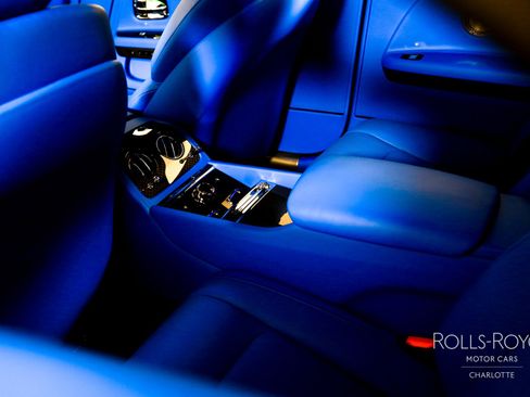 New 2025 Rolls-Royce Spectre Black Badge w/ Spectre Enhancement Package image 19