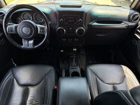 Used 2018 Jeep Wrangler Unlimited Sahara AWD/4WD image 11