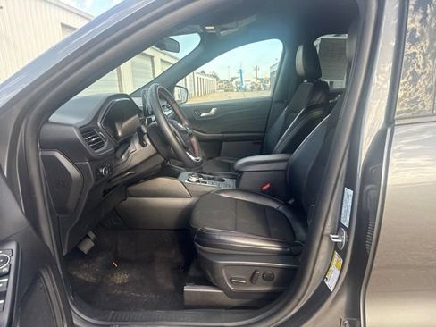 Used 2025 Ford Escape ST-Line Select AWD/4WD image 3