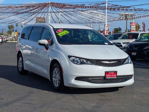 Used 2023 Chrysler Voyager LX image 3