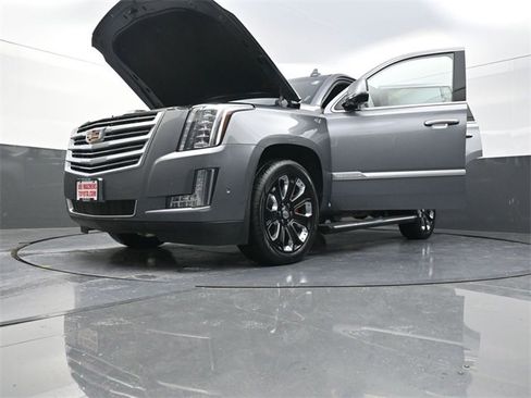 Used 2019 Cadillac Escalade Platinum image 37