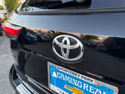 Used 2023 Toyota Highlander XLE image 34