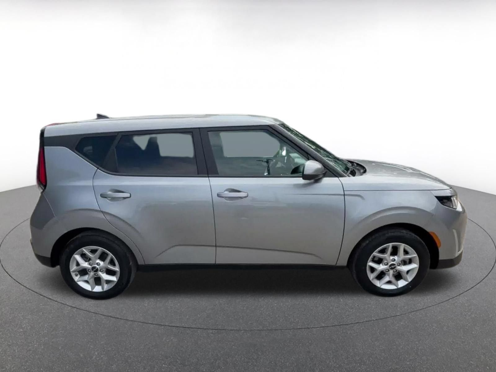 Used 2025 Kia Soul LX w/ LX Technology Package FWD image 15