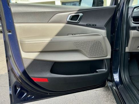 Used 2025 Kia Carnival EX image 42