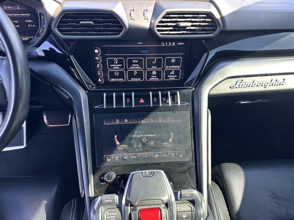 Used 2021 Lamborghini Urus AWD/4WD image 29