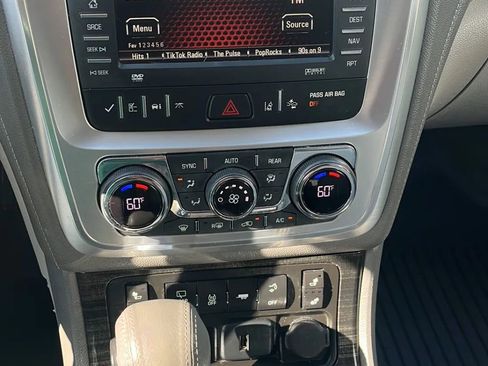 Used 2016 GMC Acadia SLT w/ Technology Package image 16