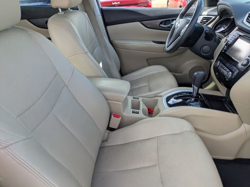 Used 2016 Nissan Rogue SL w/ SL Premium Package image 12