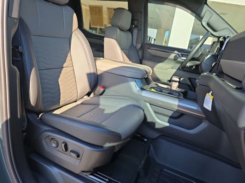 Certified 2025 Chevrolet Silverado 1500 ZR2 w/ Technology Package image 39