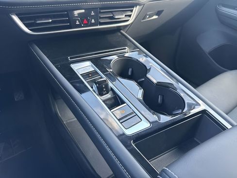 Used 2025 Volkswagen Atlas SE image 16