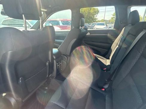Used 2020 Jeep Grand Cherokee Laredo AWD/4WD image 17