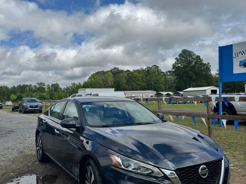 Used 2021 Nissan Altima 2.5 SV FWD image 2