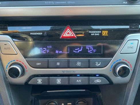 Used 2017 Hyundai Elantra Limited w/ Limited Tech Package 04 image 20