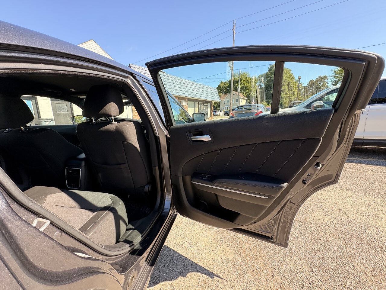 Used 2022 Dodge Charger SXT RWD image 18